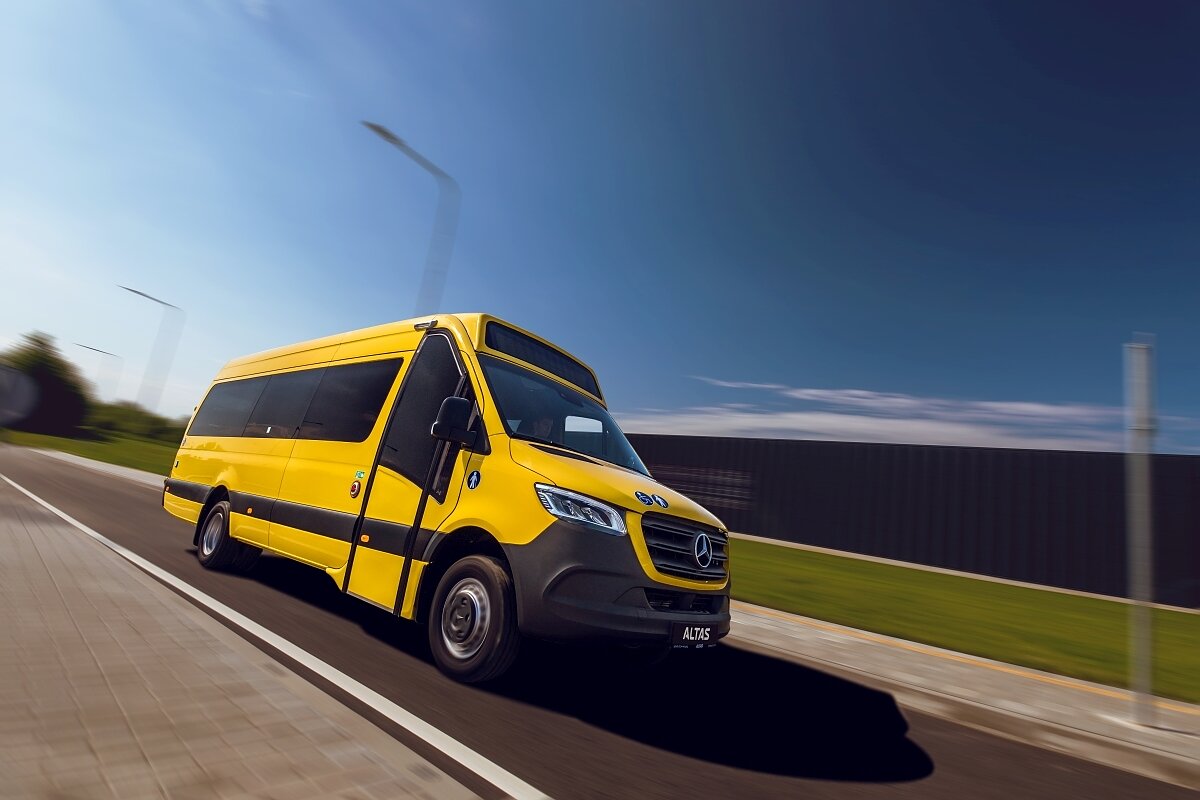 Mažas elektrinis autobusas