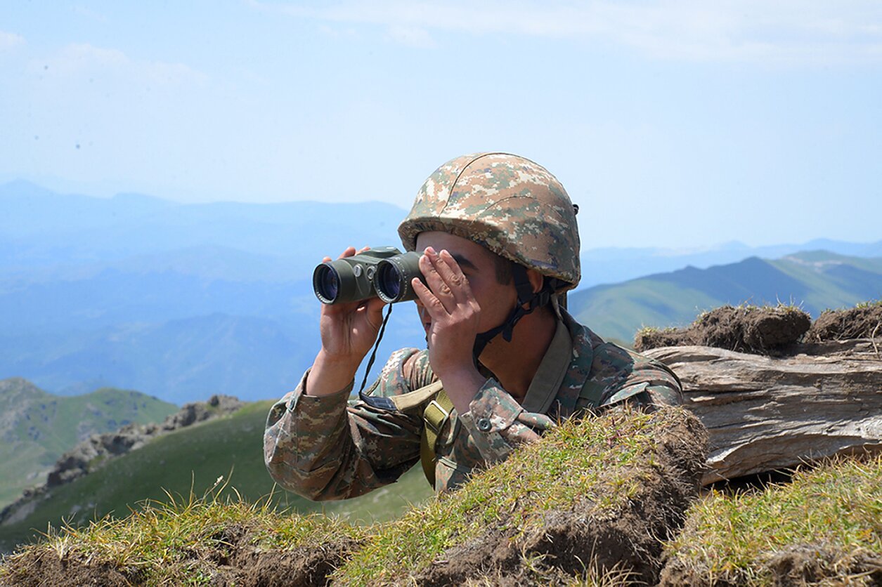 Kariai Armėnijos ir Azerbaidžano pasienyje (asociatyvi) Kariai Armėnijos ir Azerbaidžano pasienyje (asociatyvi)