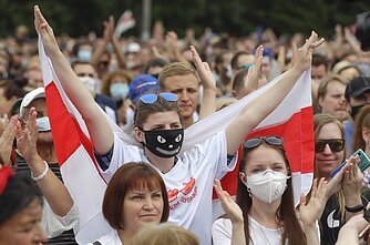 Baltarusijoje tūkstančiai susirinko į kandidatės Tichanovskajos kampanijos mitingą