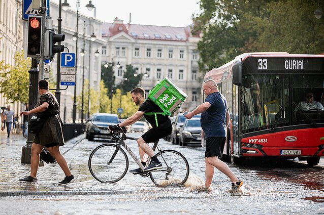 Nors pavasariška šiluma išliks, dienas lydės trumpi lietūs: savaitgalį galime sulaukti ir perkūnijos