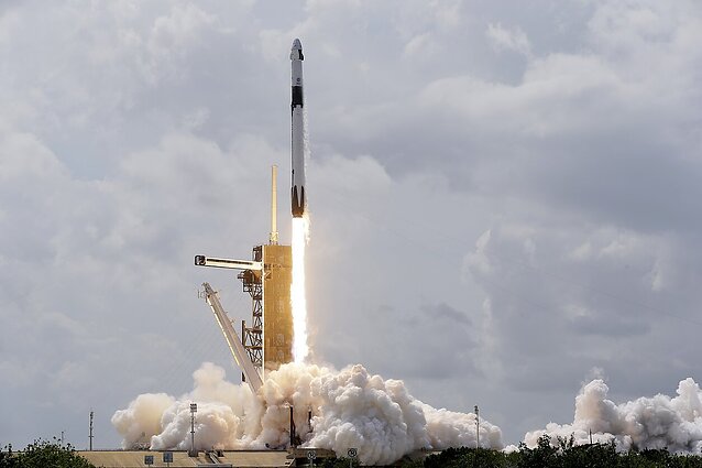 „SpaceX“ paleido pirmąjį Pietų Korėjos karinį ryšių palydovą: stiprins pajėgas prieš Šiaurės Korėją