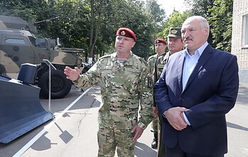 Aliaksandras Lukašenka susitinka su Baltarusijos kariais Aliaksandras Lukašenka susitinka su Baltarusijos kariais