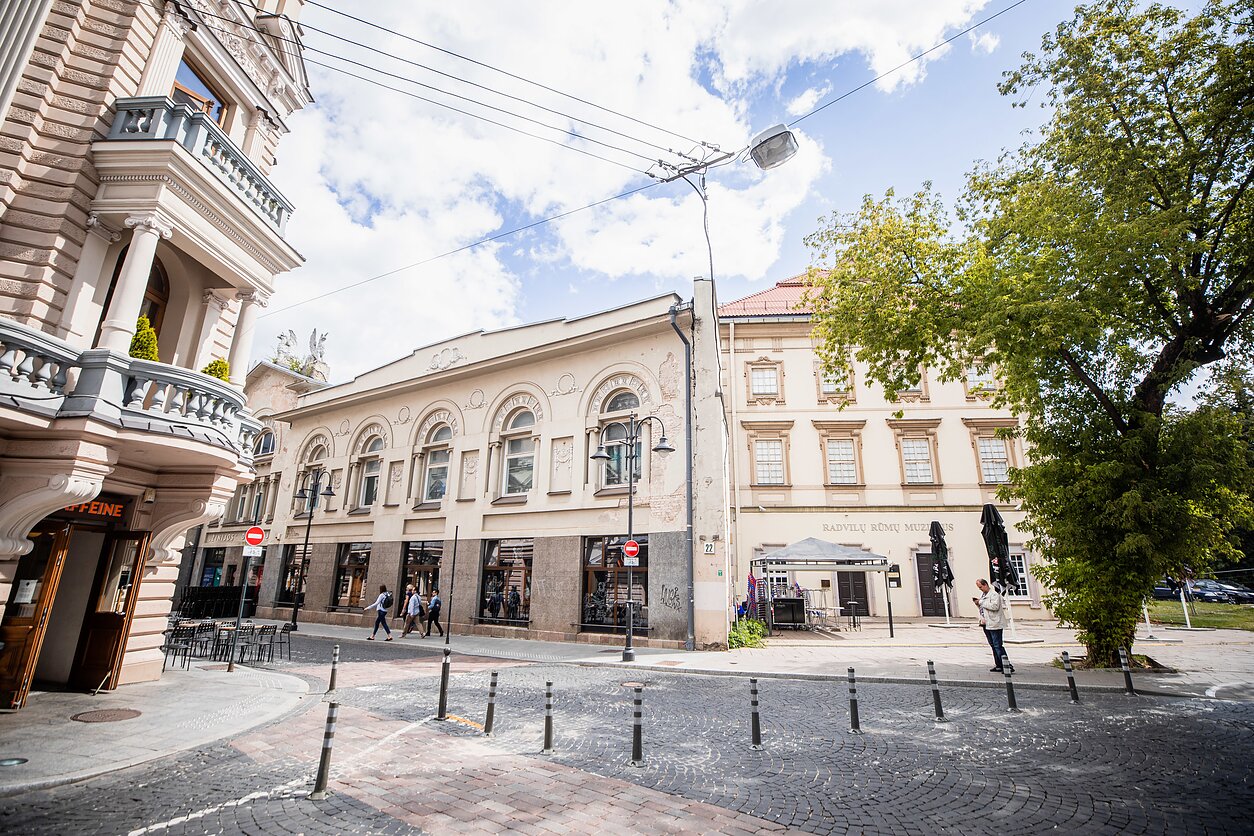 J. Stacevičiaus / LRT nuotr., Kavinė prie įėjimo į Radvilų rūmų muziejų