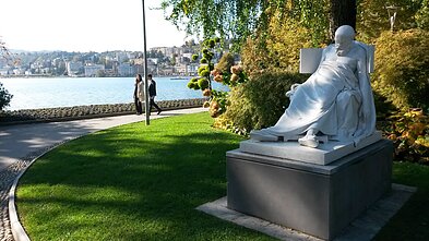 M. Antokolskio skulptūra „Mirštantis Sokratas“ Lugano miesto parke M. Antokolskio skulptūra „Mirštantis Sokratas“ Lugano miesto parke