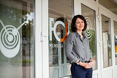 Edita Tamulytė prie Trakų kultūros rūmų galerijos „Fojė“ Edita Tamulytė prie Trakų kultūros rūmų galerijos „Fojė“