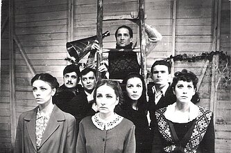 1988 m. spektaklis „Čia nebus mirties“ Mindaugas Capas, Inga Burneikaitė, Larisa Kalpokaitė, Andrius Žebrauskas 1988 m. spektaklis „Čia nebus mirties“ Mindaugas Capas, Inga Burneikaitė, Larisa Kalpokaitė, Andrius Žebrauskas