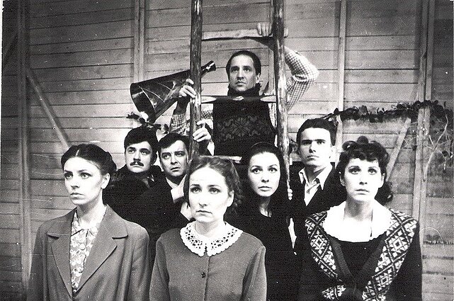 1988 m. spektaklis „Čia nebus mirties“ Mindaugas Capas, Inga Burneikaitė, Larisa Kalpokaitė, Andrius Žebrauskas 1988 m. spektaklis „Čia nebus mirties“ Mindaugas Capas, Inga Burneikaitė, Larisa Kalpokaitė, Andrius Žebrauskas