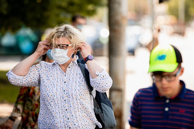 Profesorius: ir medicininę kaukę galime užsidėti atmestinai, svarbiausia – taisyklingas dėvėjimas