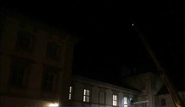 Žinios. Rengiamasi Vladimiro Tarasovo kolekcijos parodai: teko uždaryti gatves ir net pasitelkti kraną