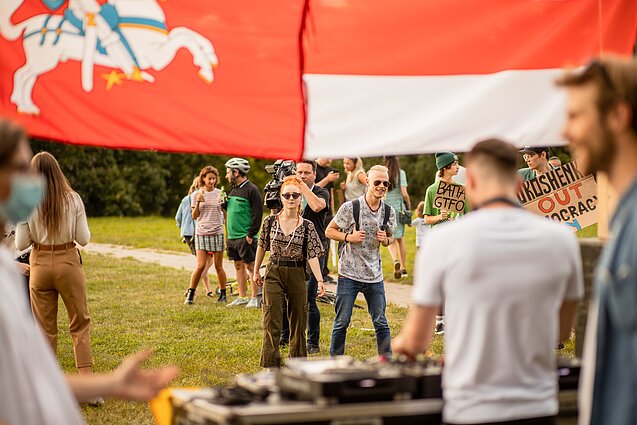 Lietuvių parama kaimynams: surengė akciją prie ambasados ir vakarėlį ant Tauro kalno