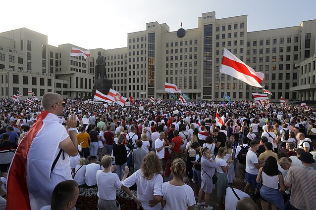 Žinios. Baltarusijoje savaitę trukusius protestus vainikavo 200 tūkst. žmonių surinkusios „Eitynės už laisvę“