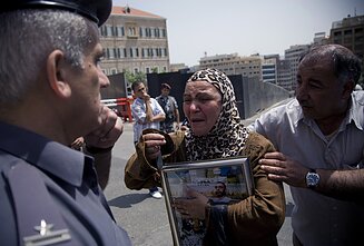 Samira Rahmoon 2008 m. gegužės mėn. areštavo Saudo Arabijos religinė policija ir ji buvo nuteista mirties bausme dėl kaltinimų raganavimu