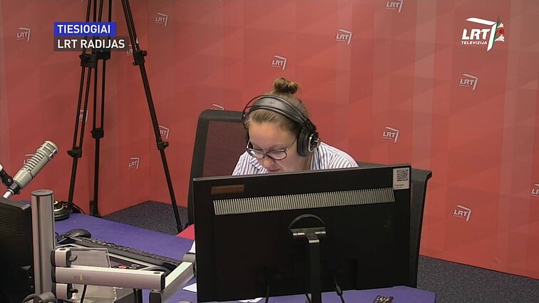 LRT RADIJO žinios. Vyriausybė šiandien tarsis, kokias priemones taikyti COVID-19 krizei šalyje suvaldyti