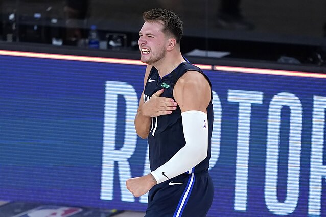 Sportas. Orai. Ir tada atėjo Dončičius: karjeros rungtynes sužaidęs slovėnas varžovus patiesė paskutinės sekundės metimu