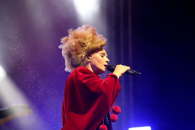 Aistės Smilgevičiūtės ir „Skylės“ koncerto akimirka 