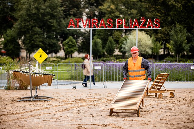 Ardomas paplūdimys Lukiškių aikštėje Ardomas paplūdimys Lukiškių aikštėje