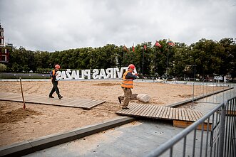 Ardomas paplūdimys Lukiškių aikštėje Ardomas paplūdimys Lukiškių aikštėje