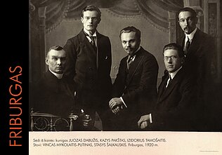Penki draugai Friburge, 1920 m. Ekspozicijos fragmentas Šv. Jonų bažnyčioje Penki draugai Friburge, 1920 m. Ekspozicijos fragmentas Šv. Jonų bažnyčioje