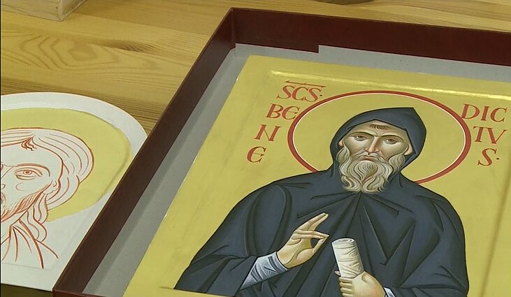 Be maldos nepradedamos ikonos: Dievo žodis užrašytas linijomis ir spalvomis