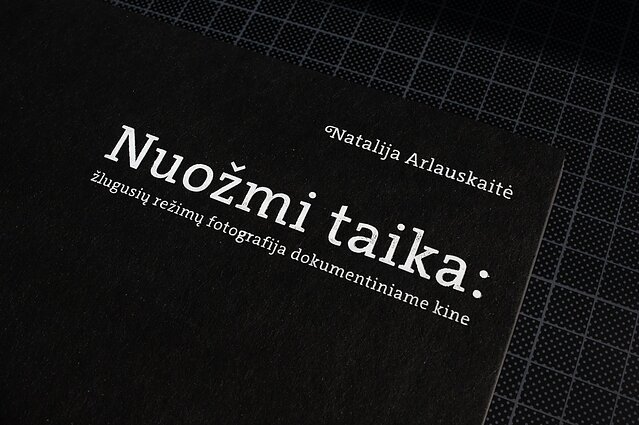 Homo cultus. Iš balkono. Žlugusių režimų fotografija dokumentiniame kine
