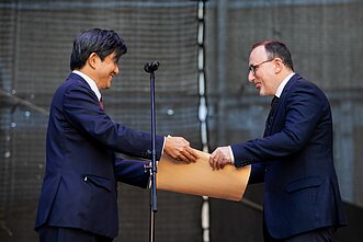 Arūnas Gelūnas apdovanotas Japonijos ordinu Arūnas Gelūnas apdovanotas Japonijos ordinu
