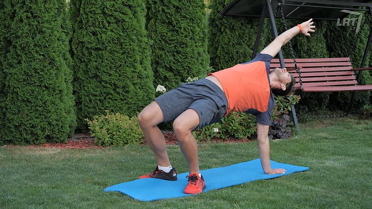 „Į sveikatą!" lengvi pratimai pervargus po darbo