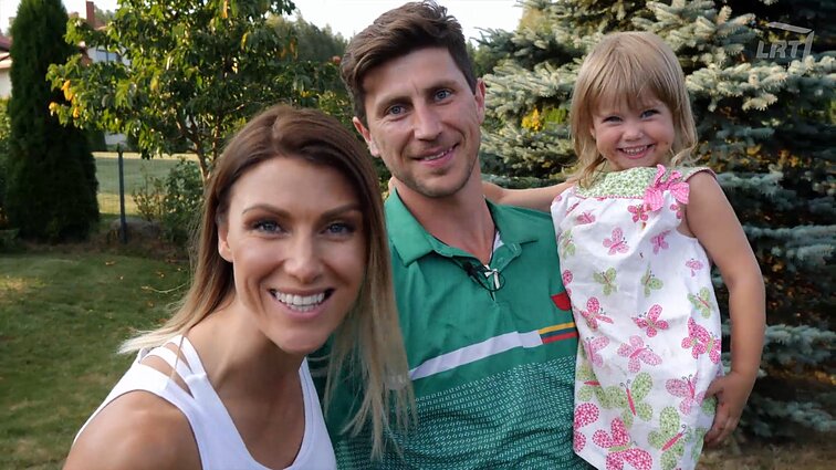 Į sveikatą! Sveikos gyvensenos vertė šeimoje, naudingi pratimai pervargus darbe ir pirmas Alano šuolis su virve