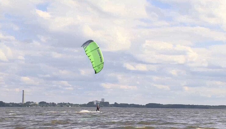 Žinios. Šiauliuose – miesto valdžios ir jėgos aitvarų sporto entuziastų konfliktas