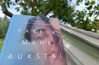 Genovaitės Petronienės knyga „Pakelk mane aukštai“  