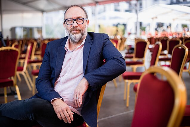 Pasivaikščiojimai. Žmogus, valdantis internetą: „Vikipedijos“ įkūrėjas Wales enciklopedijas skaitė nuo vaikystės