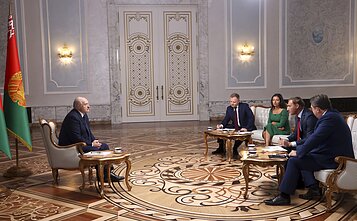 Aliaksandras Lukašenka duoda interviu Aliaksandras Lukašenka duoda interviu