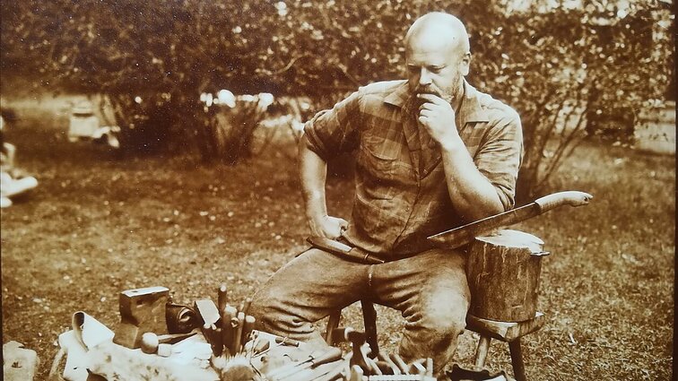 Pasaulio puodai. Peiliadirbys Vykintas Motuza: piemenims rankose tikdavo skirtingų ožio ragų pusių peiliai