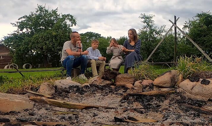 Tėčio reikalai. Folklorą puoselėjanti šeima, ryšį stiprinantys žaislai ir depresijos spąstai po gimdymo
