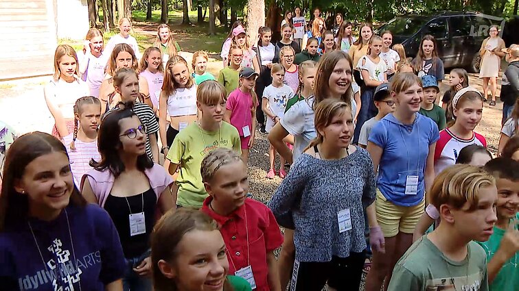 Šventadienio mintys. Įvairių kartų žmones vienijantys ateitininkai: kokios šiandien jų svajonės ir idealai?