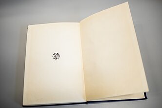 Umos Olkienickos suprojektuota YIVO emblema. Iš LNB judaikos rinkinio