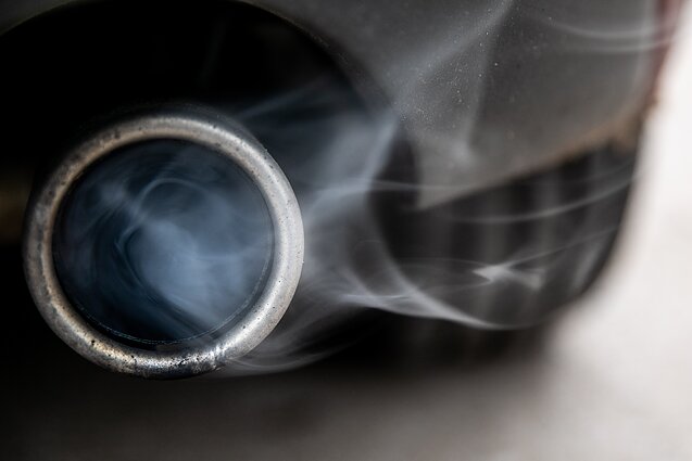 Pristatytas naujas taršos mokestis: ankstesnis variantas ne skatino pasirinkti mažiau taršų automobilį, o tik apsunkino taršiojo pardavimą