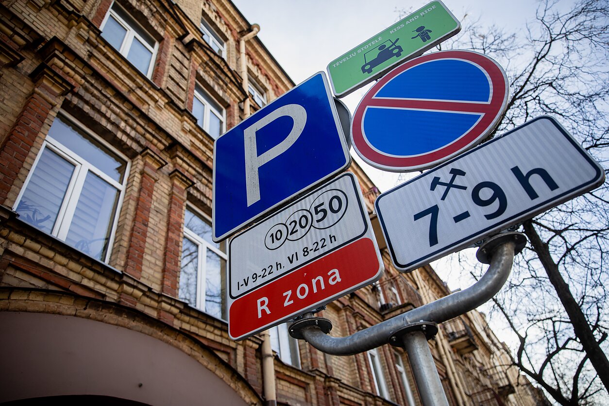 Automobilių stovėjimo vietos, asociatyvi nuotr.