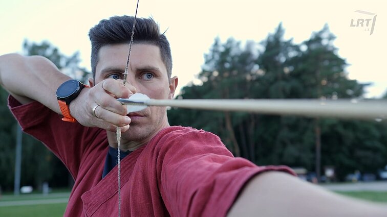 Į sveikatą! Maratonas nematant, pratimai pėdoms tiesinti bei pažintis su etnosportu ir šuoliu į vandenį