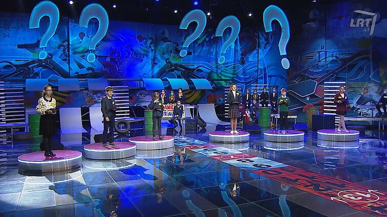 Lietuvos tūkstantmečio vaikai. Kuri lietuvių mitologinė būtybė vaizduojama su dalgiu rankoje?