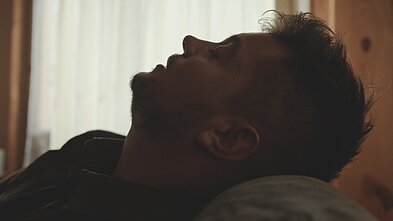 Kadras iš Dainoto Varno vaizdo klipo