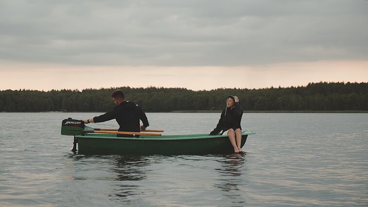Kadras iš Dainoto Varno vaizdo klipo