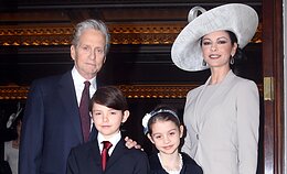 Catherine Zeta-Jones ir Michaelas Douglasas su vaikais