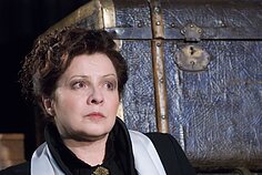 Eglė Gabrėnaitė-Ranevskaja spektaklyje „Vyšnių sodas“ Eglė Gabrėnaitė-Ranevskaja spektaklyje „Vyšnių sodas“