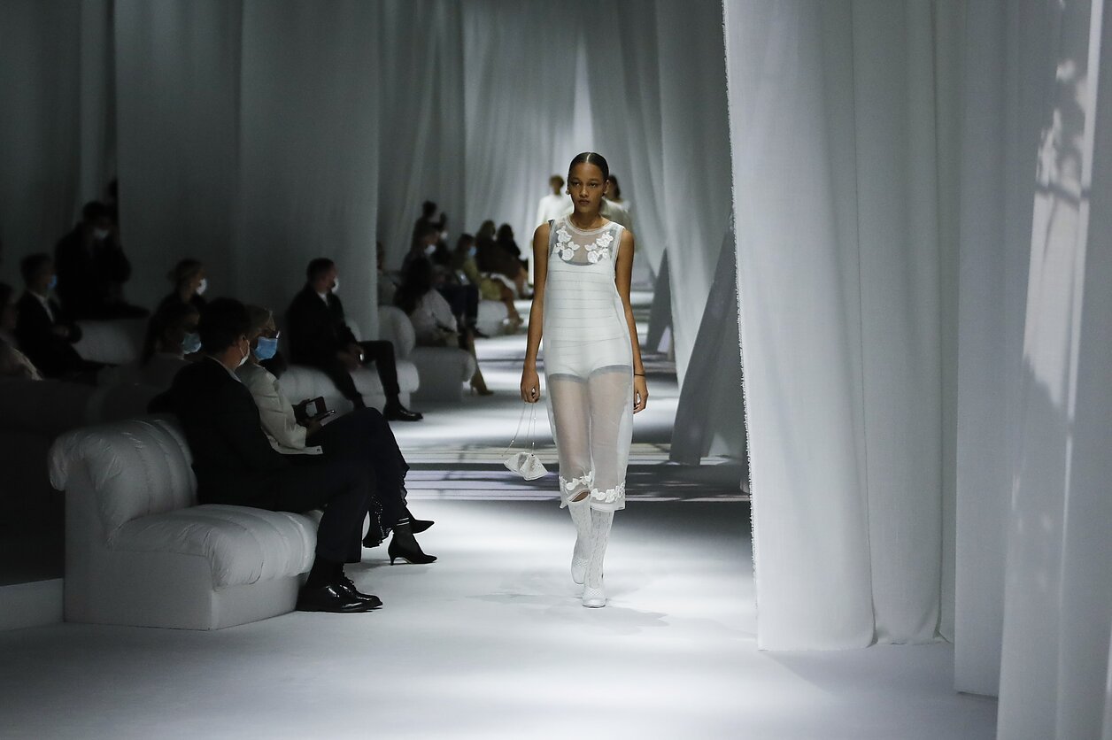 „Fendi“ kolekcijos pristatymas Milano mados savaitėje „Fendi“ kolekcijos pristatymas Milano mados savaitėje