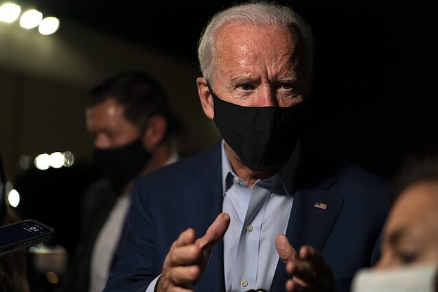 Žinios. Tokios įtemptos rinkimų kovos JAV seniai nebuvo: Bidenas pareiškė „žengiąs į pergalę“