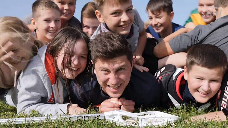 Į sveikatą! Ėjikė Brigita Virbalytė, salotų receptas, būdai sustiprinti nugarą ir pažintis su lakrosu