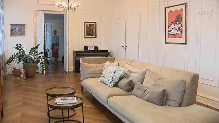 Prancūziška dvasia Užupyje: interjero specialistė šeimos būstui pasirinko Paryžiaus stilių