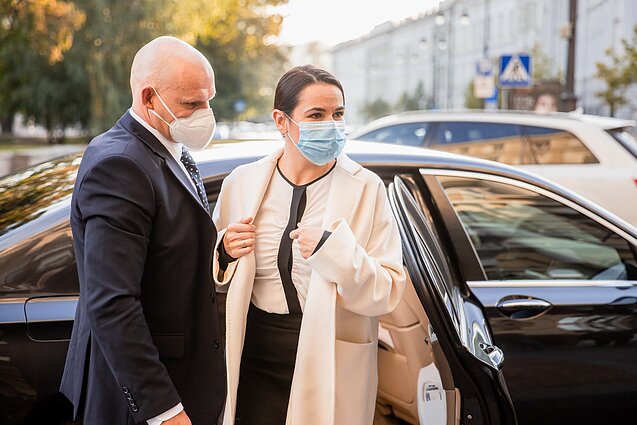 vetlana Tikhanovskaya arrives to meet French President Emmanuel Macron vetlana Tikhanovskaya arrives to meet French President Emmanuel Macron