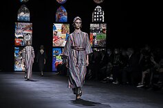 „Dior“ kolekcijos pristatymas Paryžiaus mados savaitėje „Dior“ kolekcijos pristatymas Paryžiaus mados savaitėje