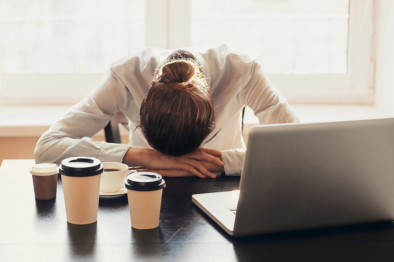 Shutterstock  nuotr., Sveikata. Apie kokias ligas signalizuoja mums nuovargis ir kur yra riba, skirianti saikingą alkoholio vartojimą nuo priklausomybės?